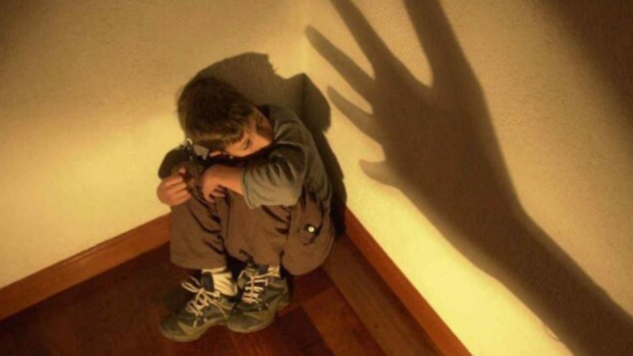 Hombre mató a golpes a su hijastro de 4 años ‘porque no pudo tender la cama y se puso a llorar’