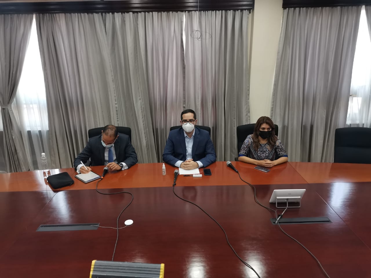 Presidente de AstraZeneca para Centroamérica anuncia más dosis de vacuna contra el covid para Honduras