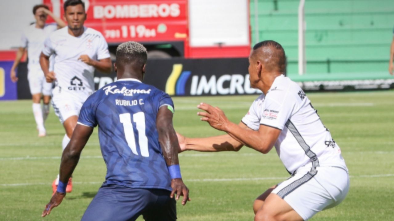 Con Rubilio Castillo en cancha, Royal Pari remontó 3-2 ante Santa Cruz