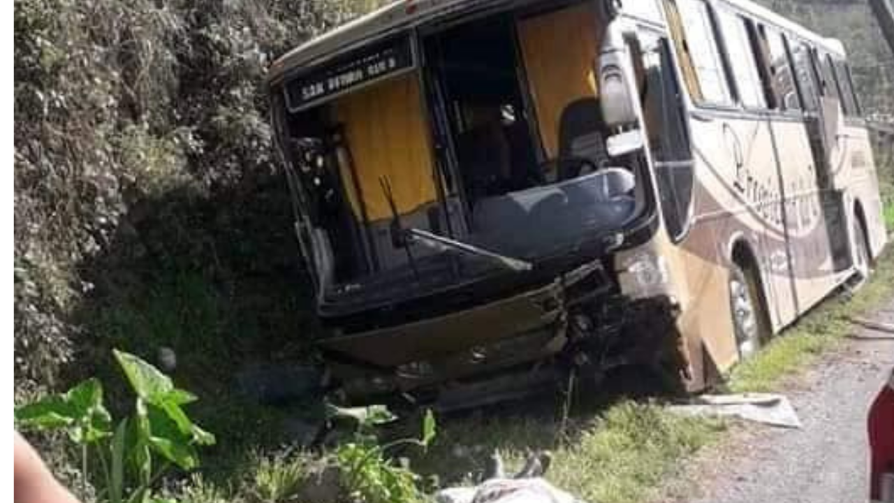 Tres muertos y varios heridos en accidente de tránsito en la carretera hacia Intibucá, occidente de Honduras