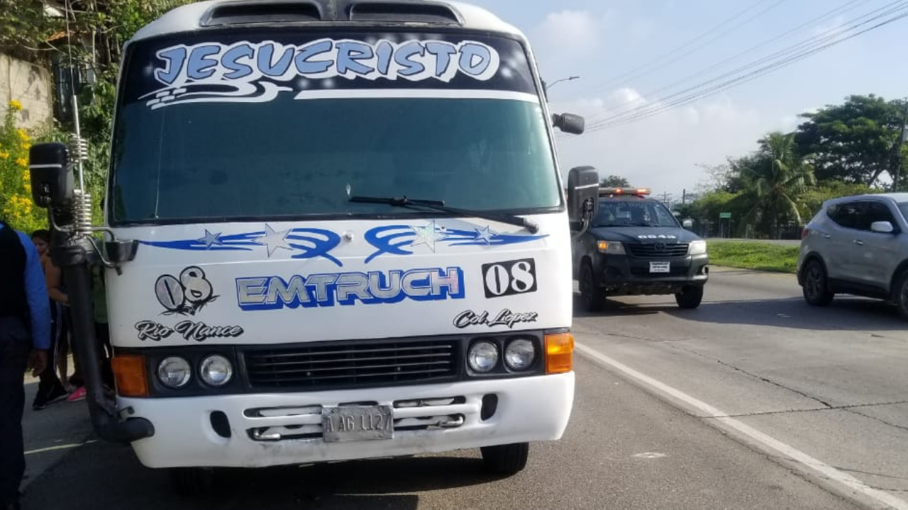 Capturan a tres supuestos pandilleros por la muerte de dos transportistas en la zona norte