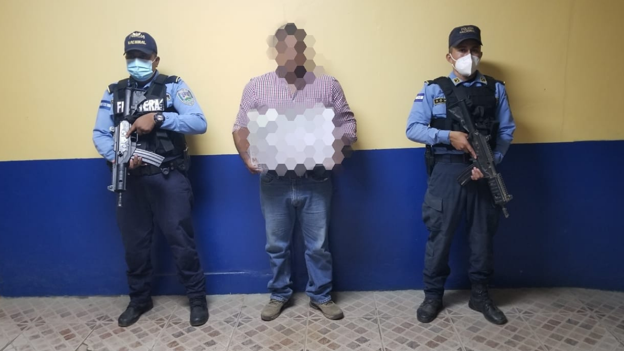 Detienen en Honduras a supuesto coyote cuando trasladaba a 15 nicaragüenses