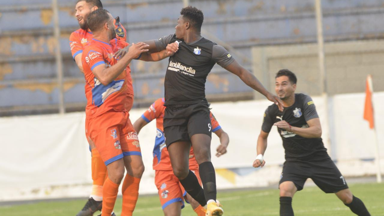 Lobos UPN sacan ventaja ante el Honduras Progreso en juego de ida por el repechaje