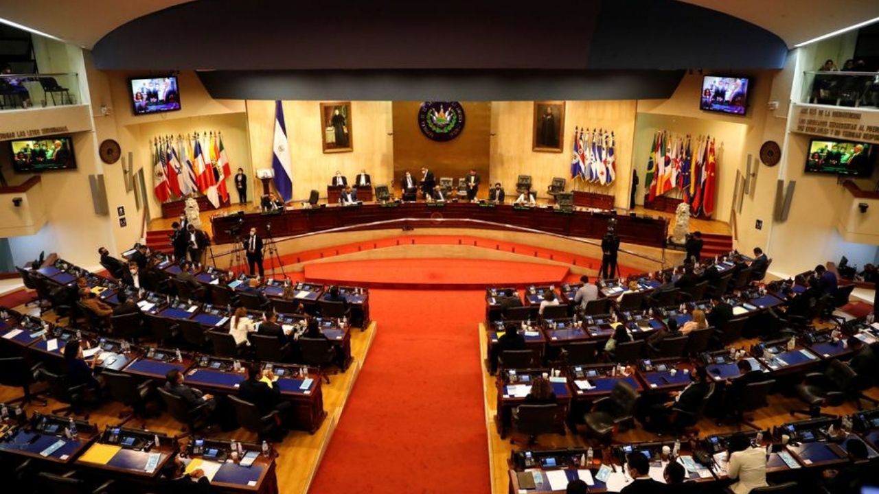 Las lecciones para Honduras de la crisis institucional en El Salvador