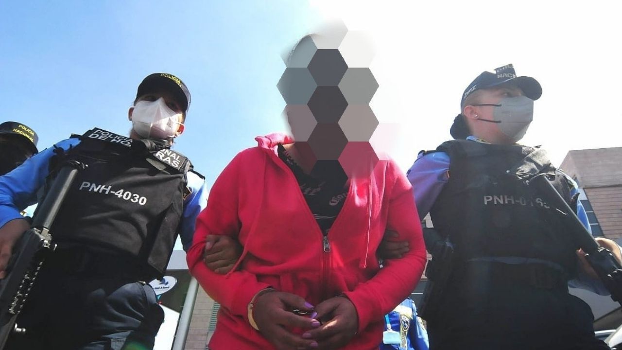 Hondureña  de 21 años extraditada de España habría pagado 20 mil lempira para asesinar a dueña de hotel en La Esperanza