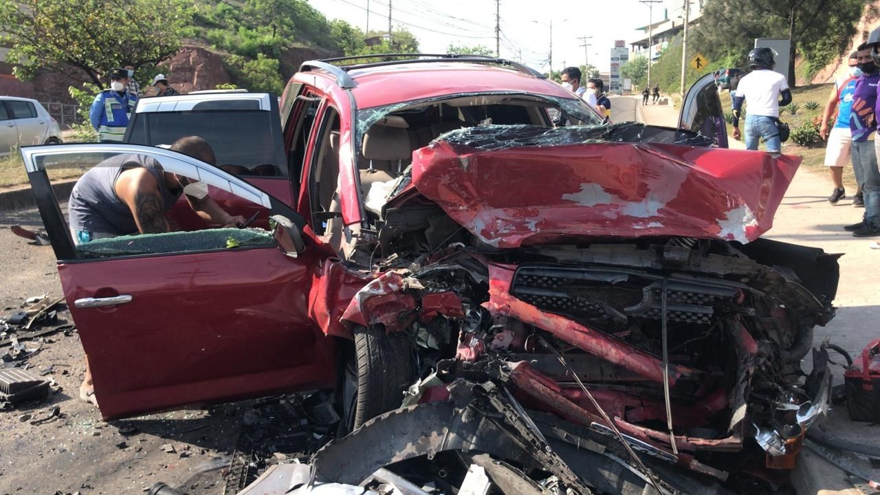 Unos 20 años de cárcel podría enfrentar causante de accidente en el anillo periférico donde murieron tres personas