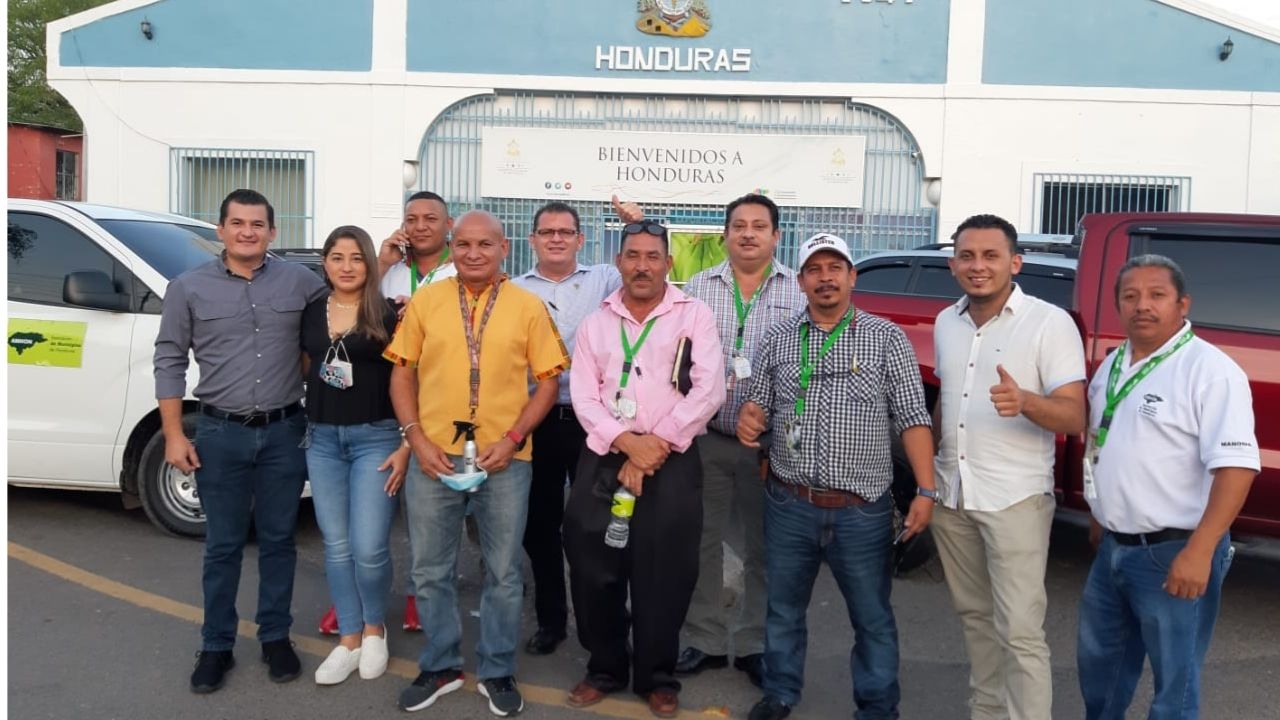 Uno de los alcaldes hondureños que viajó a El Salvador para gestionar donación de vacuna salió positivo de covid