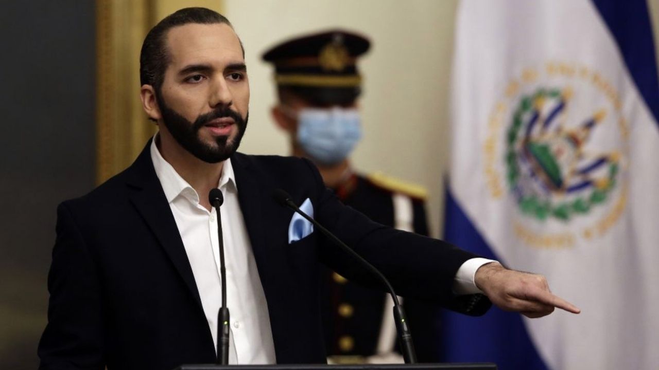 'Nos duele lo que está pasando con nuestros hermanos hondureños': Bukele analiza otra donación de vacunas anticovid