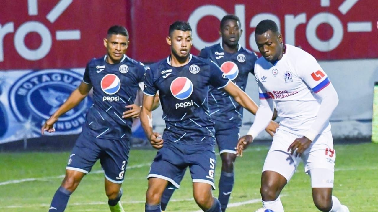 Motagua ganó la final de ida ante un Olimpia que perdió la cabeza en partido lleno de polémica
