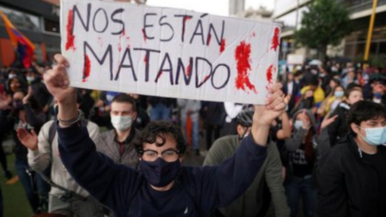 'Nos están matando': las últimas palabras de un activista colombiano antes de recibir 8 disparos durante una protesta