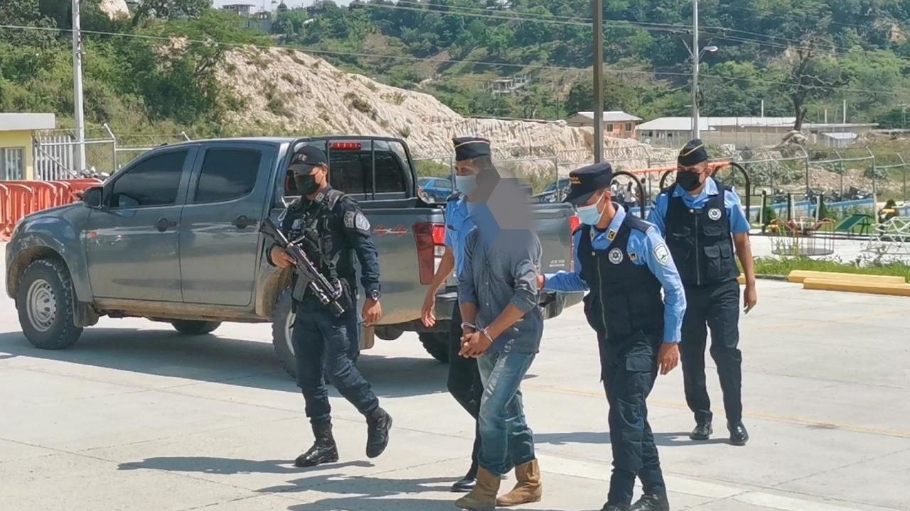 Capturan a hondureño acusado de abusar de su propia hija de 16 años; la menor quedó embarazada