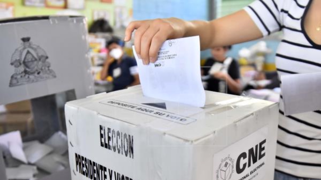 Candidatos presidenciales de Honduras a la caza de los indecisos y votos nulos; segunda vuelta para las generales sigue 'en el limbo'
