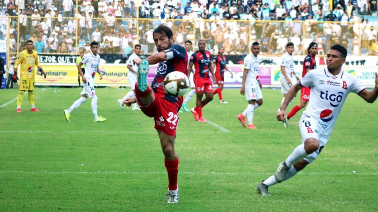 FAS derrota a Alianza y rompe sequía de más de una década sin títulos en El Salvador