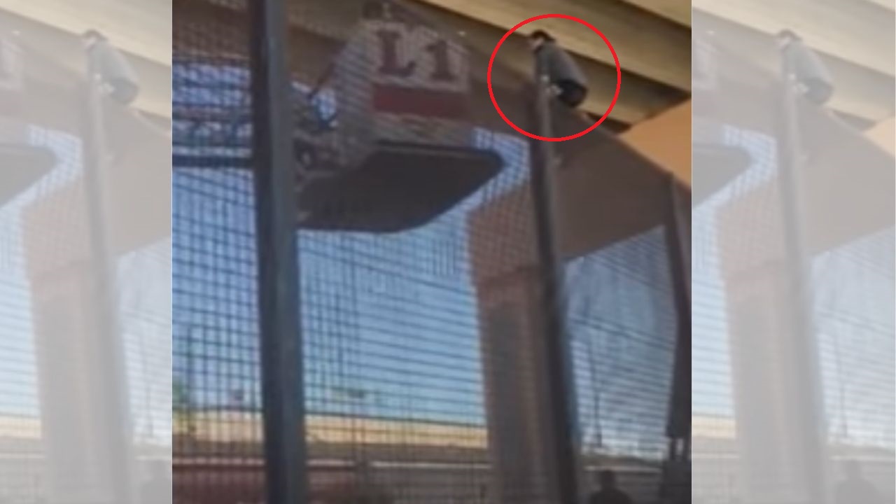 Migrante hondureña embarazada arriesgó su vida, se subió al muro fronterizo y no se pudo bajar