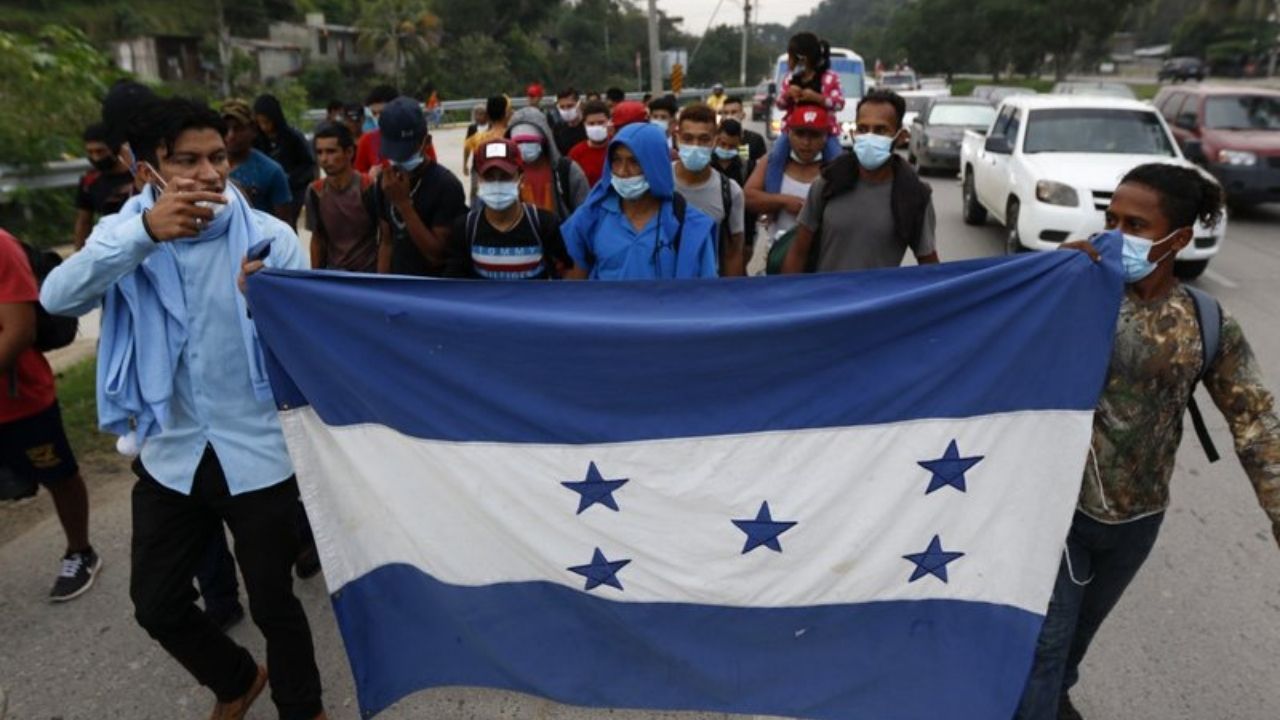 Al menos 300 hondureños emigran cada día, huyendo de la violencia, corrupción y desempleo