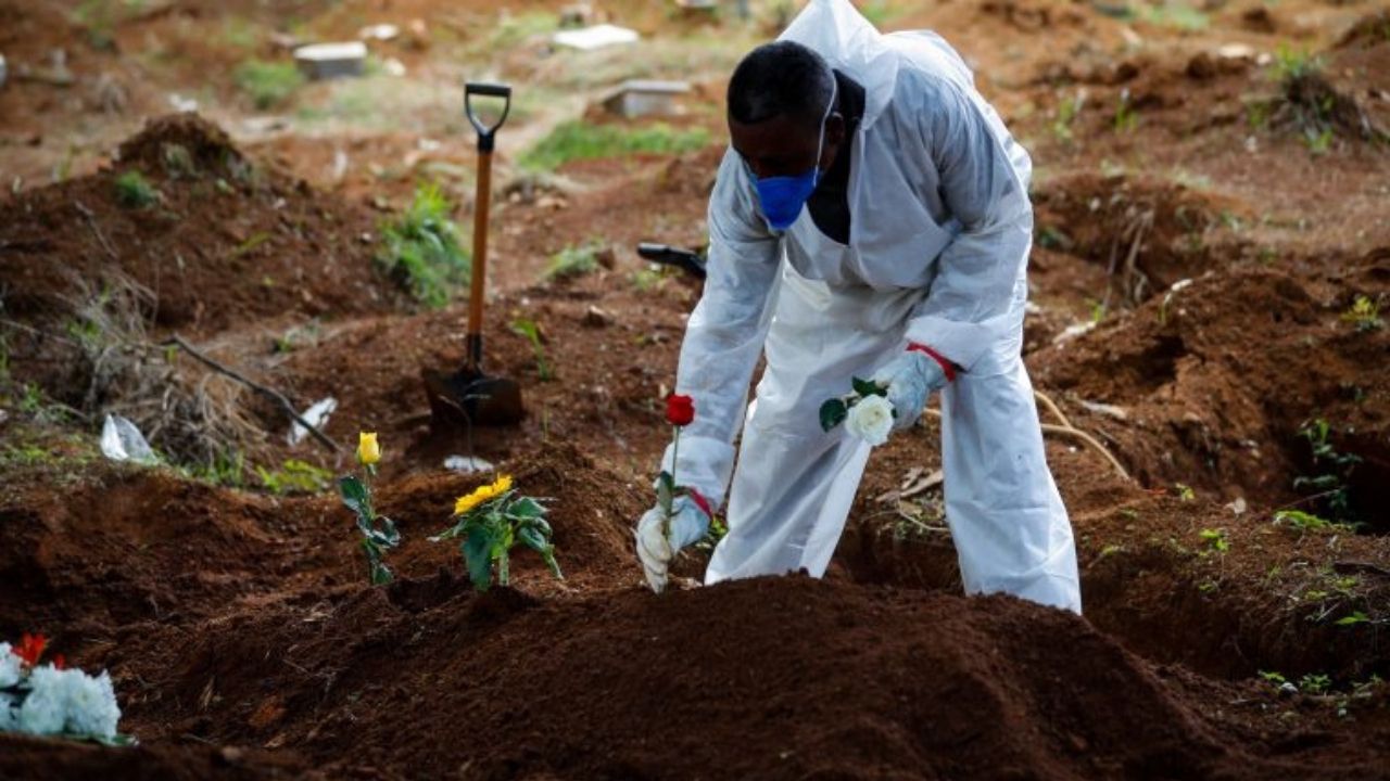 OMS: Las muertes globales por covid-19 podrían triplicar las registradas oficialmente