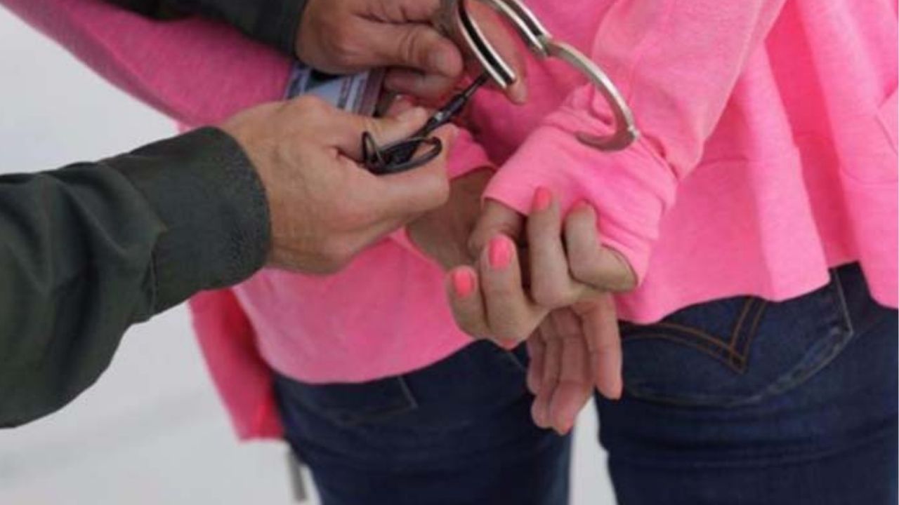 Hondureña que supuestamente vendió a su hija de 7 años a un hombre para fines sexuales fue capturada