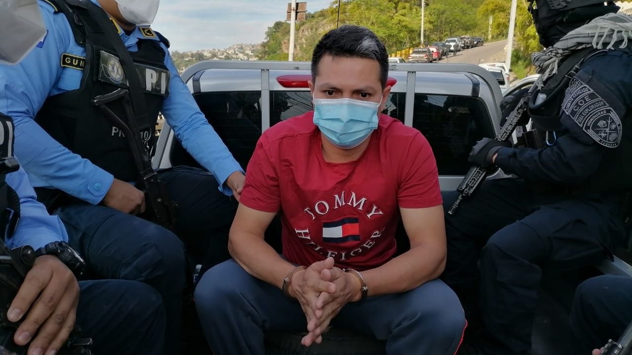 Arrestan a expolicía hondureño supuestamente implicado en la muerte de dos agentes en la Cerro Grande