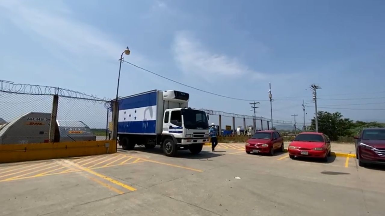 Llega a Honduras lote de más de 189 mil dosis de la vacuna, AstraZeneca ¡Estas son las personas a las que se les aplicará!