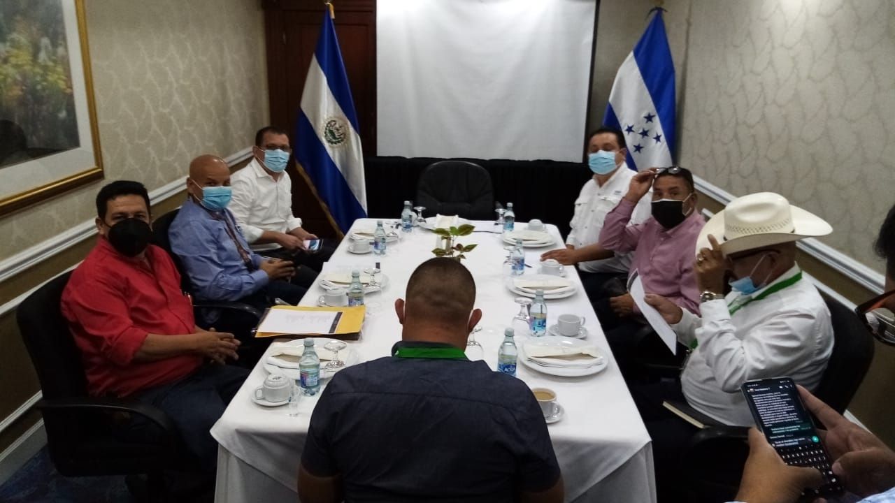 ¿Cuántas dosis de vacuna anticovid donará el gobierno de Nayib Bukele a los siete alcaldes hondureños que viajaron a El Salvador?