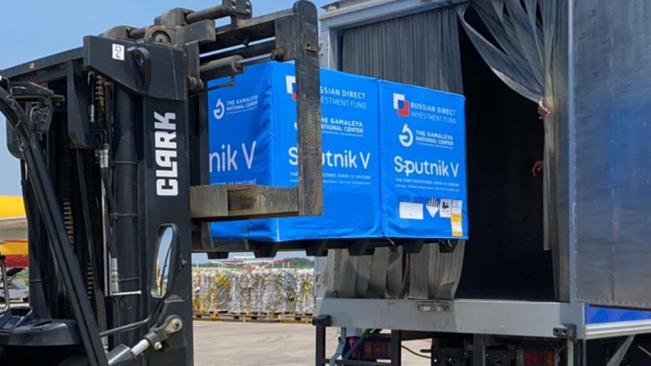 Las 40 mil dosis de Sputnik que llegaron a Honduras no serán aplicadas hasta que llegue el próximo lote de la vacuna, aquí la razón
