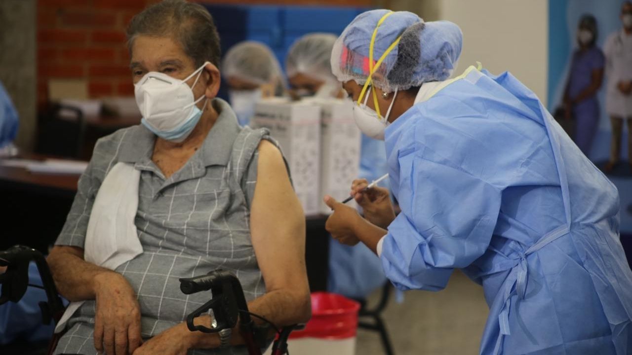 Conozca los centros de vacunación del IHSS para inmunizar contra el covid a sus afiliados a partir del 25 de mayo