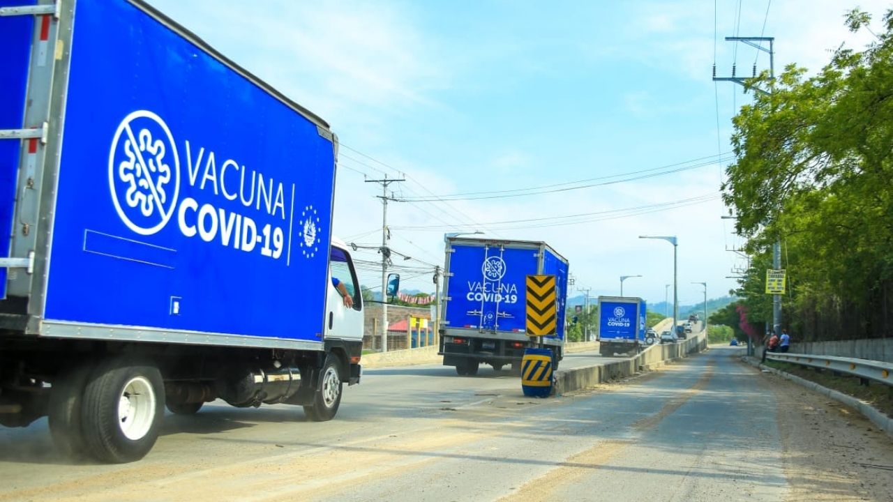 Llegan a Honduras las dosis de vacuna contra el covid donadas por el gobierno de Nayib Bukele