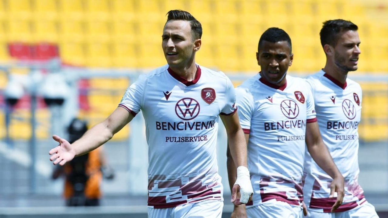 Rigoberto Rivas y la Reggina empataron 2-2 en su visita al Lecce