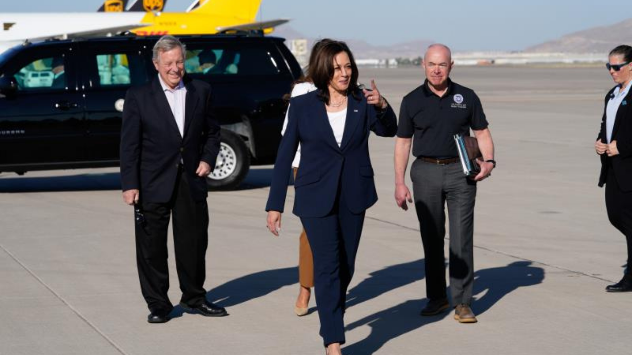 Migrantes, optimistas ante la visita de Harris a la frontera México-Estados Unidos