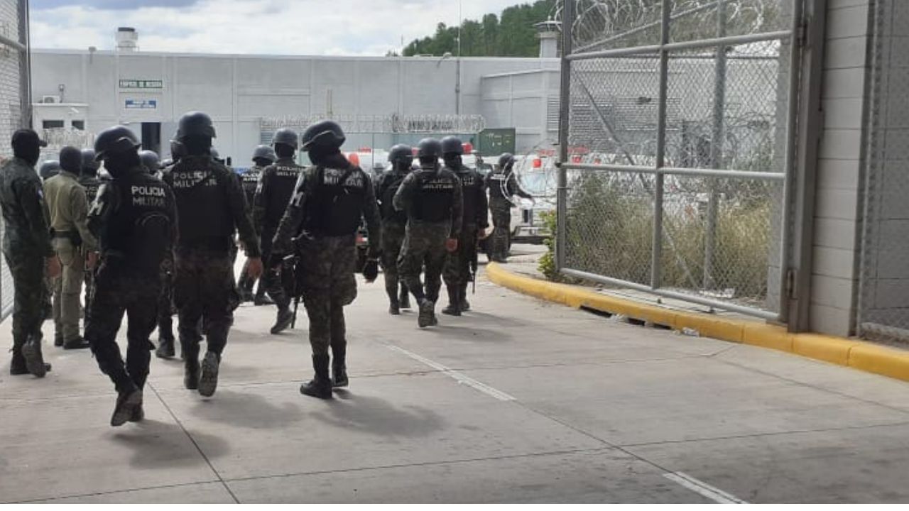 Confirman nombres de tres reos muertos por reyerta en  'La Tolva' y filtran fotos de otros heridos