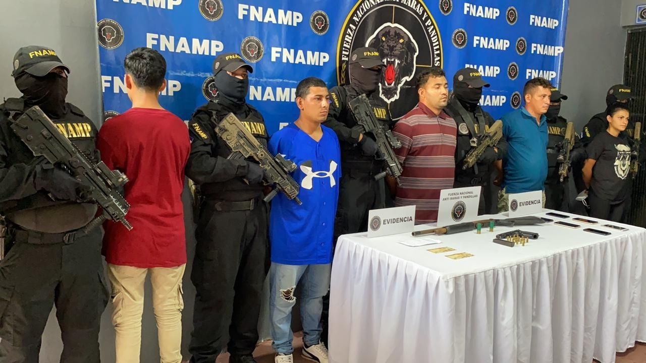 Capturan a cinco supuestos pandilleros del Barrio 18, entre ellos sicarios, en el norte de Honduras