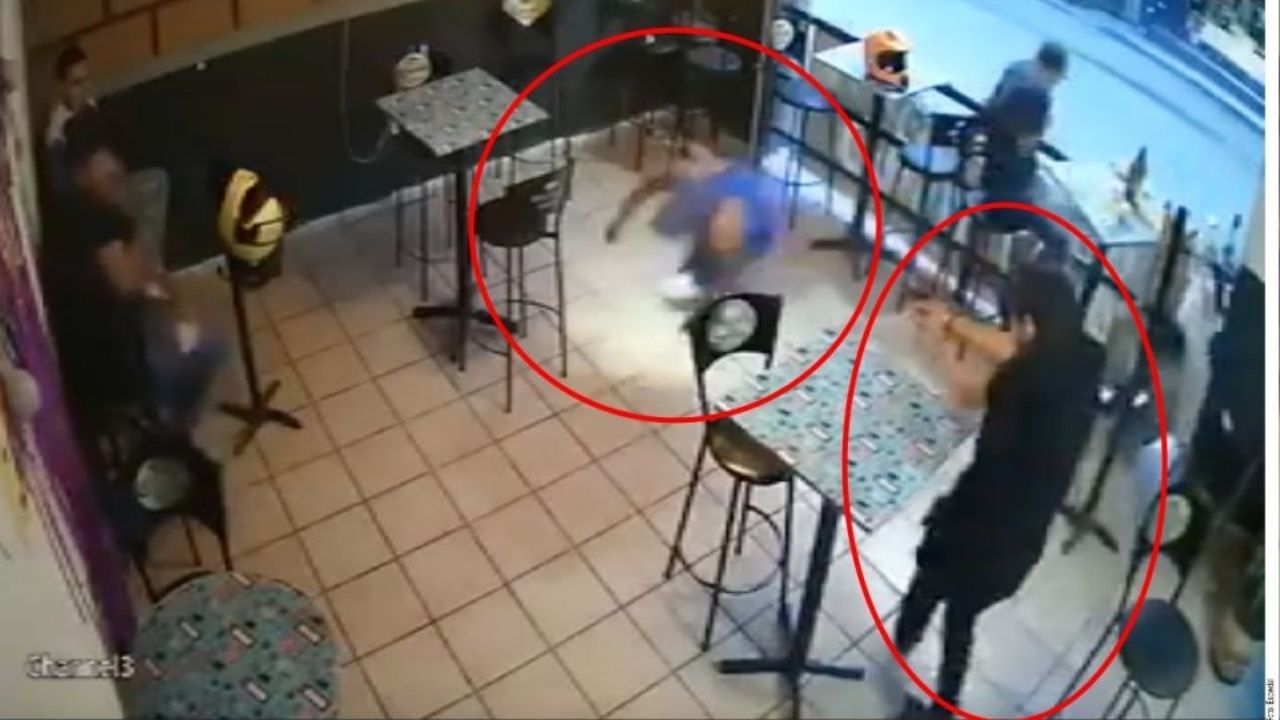 Video graba cuando sicarios atacan a tres personas que departían a adentro de un bar