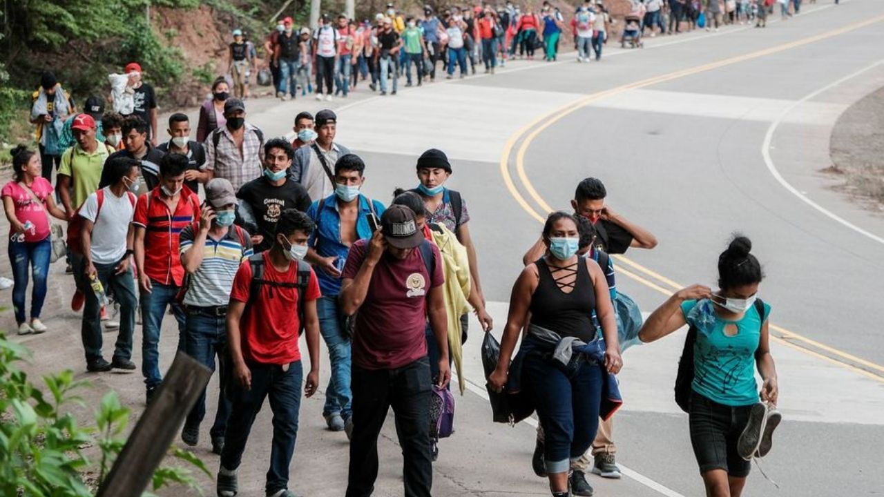 Recrudece emigración ilegal de mujeres y jóvenes hondureños hacia Estado Unidos, tras estragos de Eta, Iota y el covid
