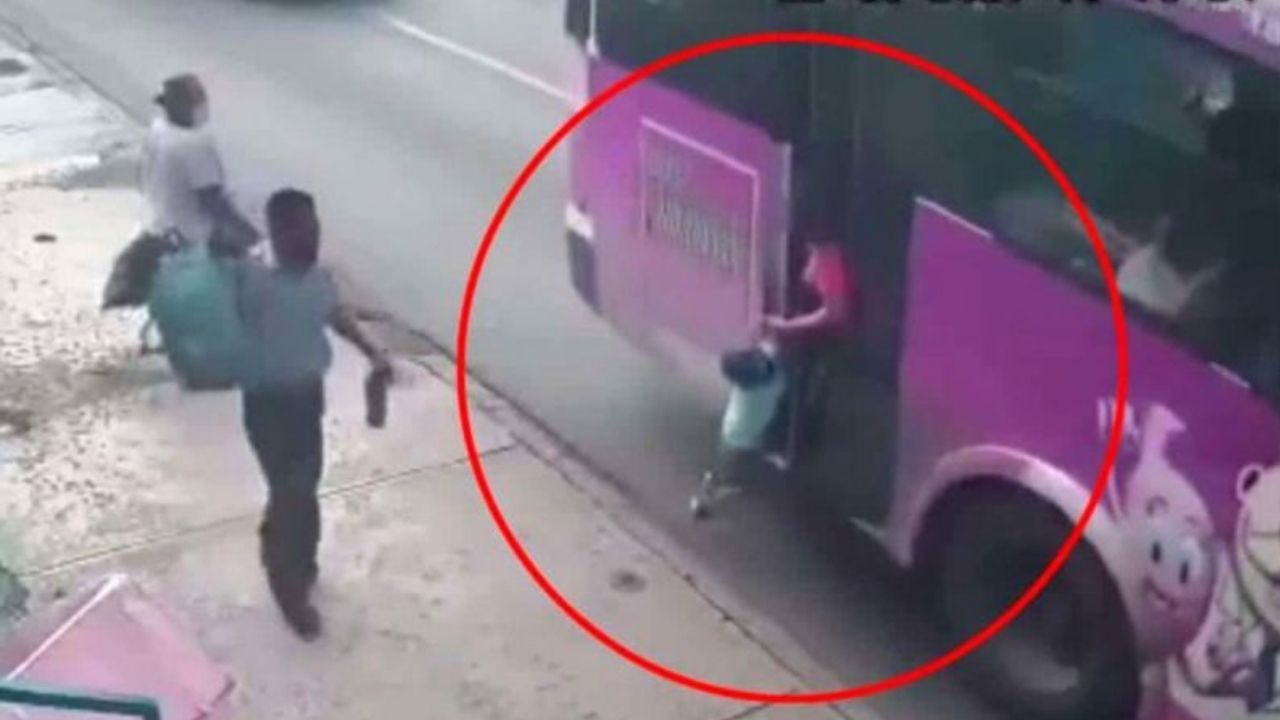 Madre evitó que su hijo de 3 años muriera arrollado por bus en macha, mira la acción de la heroica mujer