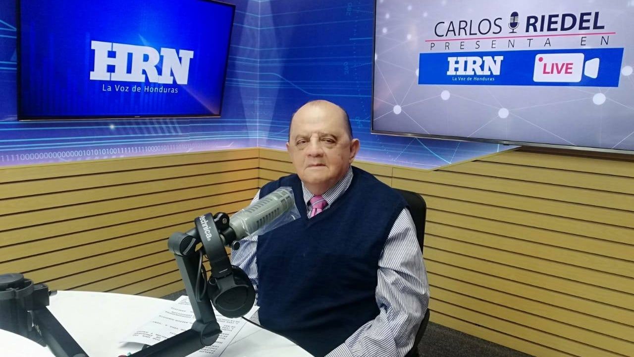 Fallece el periodista hondureño Carlos Riedel tras secuelas por covid-19