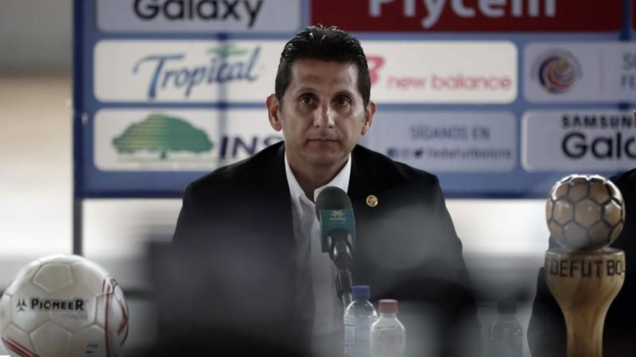 Costa Rica destituye a Ronald González como su seleccionador