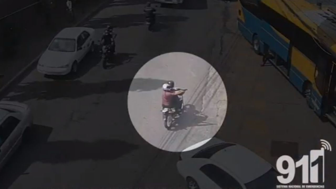 Cámaras del 911 captan momento en que supuestos miembros de la Pandilla 18 atentan contra pasajeros de un autobús en Honduras