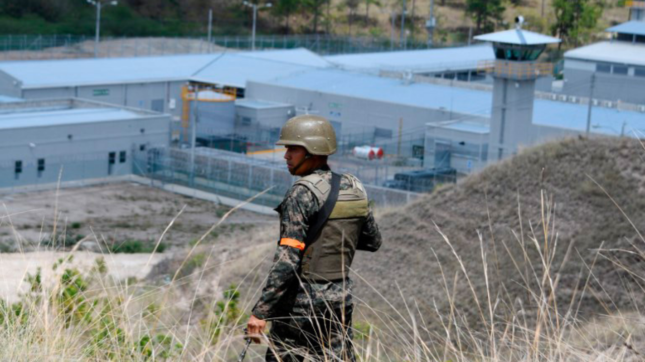 Tres heridos deja enfrentamiento dentro de cárcel hondureña de Siria en El Porvenir