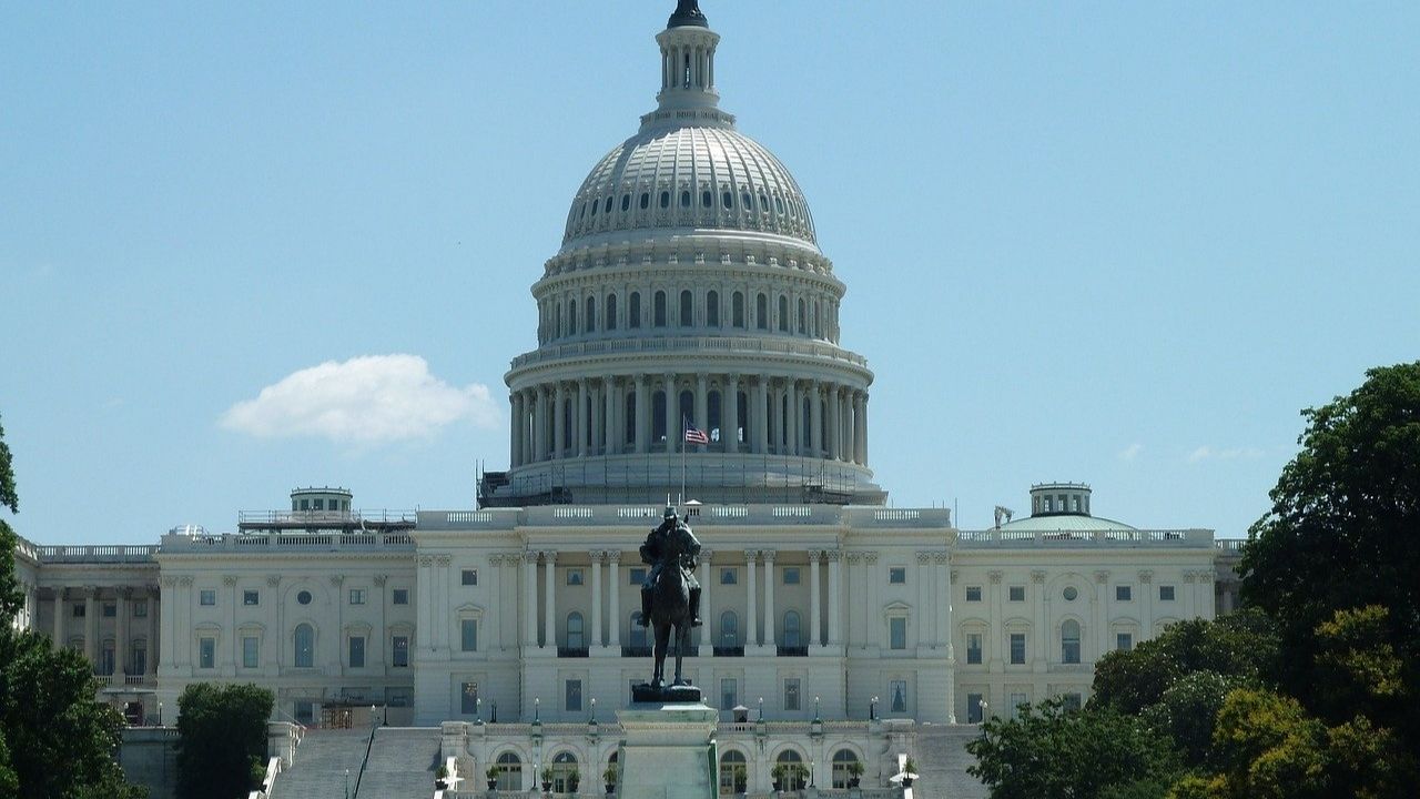 Estados Unidos congelaría bienes a hondureños mencionados en Lista Engel, dice analista Roberto Lagos