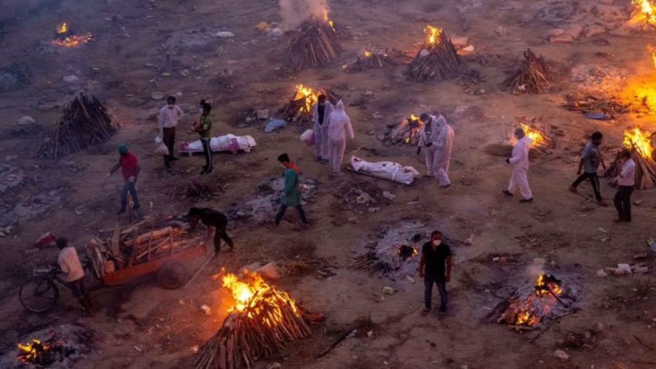 Se multiplican las muertes por covid- 19 en la India, revela estudio