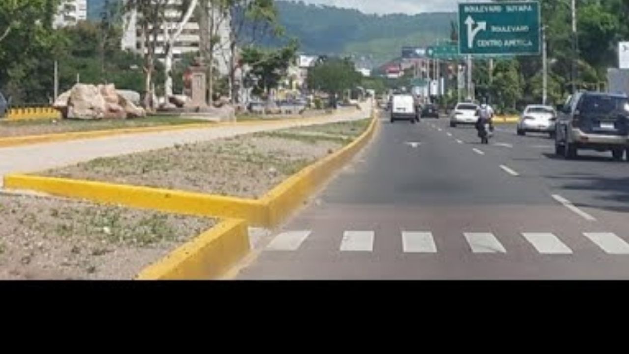 Imagen de Mira cómo termina discusión de dos conductores hondureños en bulevar Suyapa, Tegucigalpa