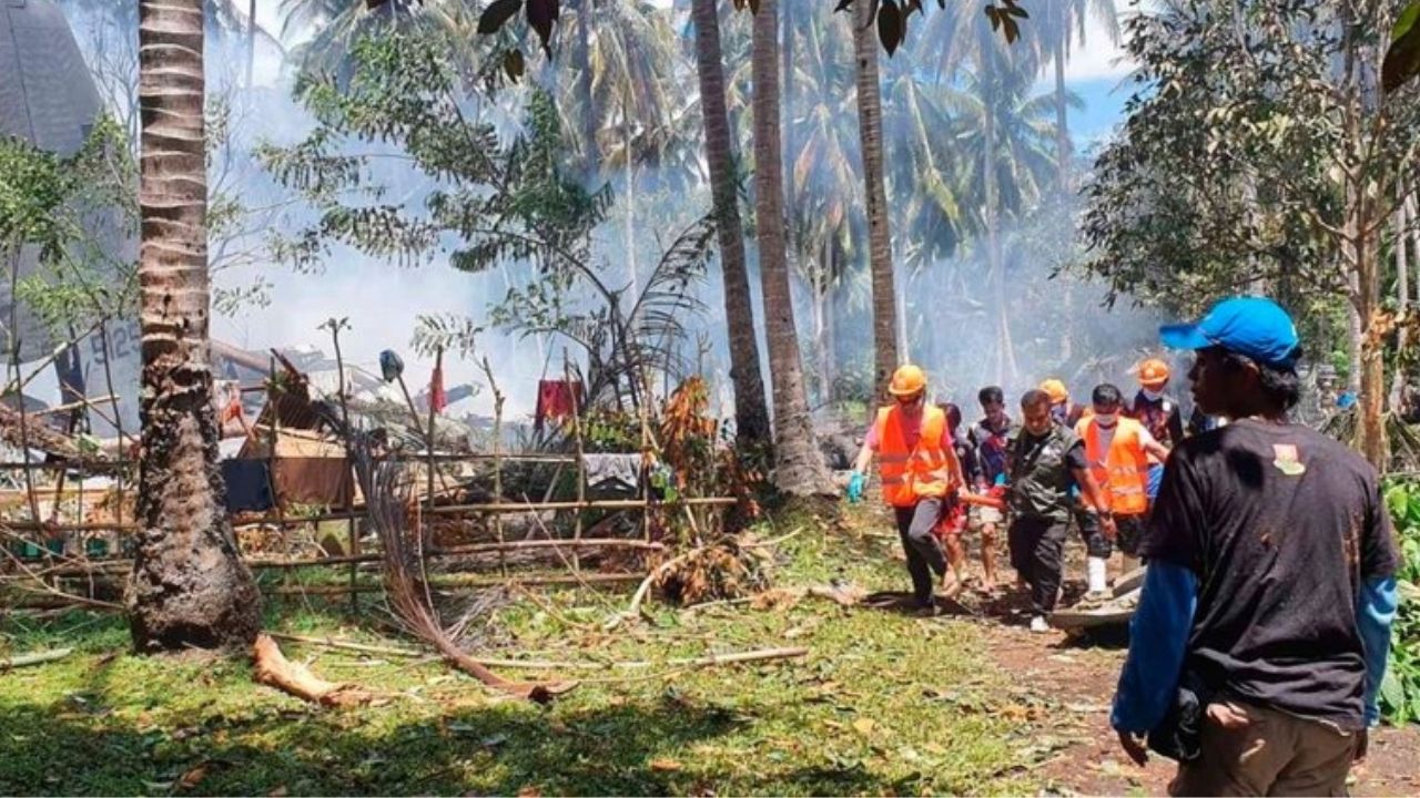Imagen de Accidente de avión filipino deja al menos 45 muertos, 53 heridos y 5 desaparecidos