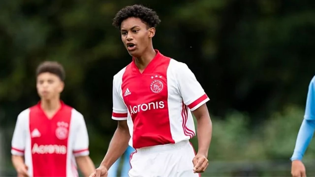 Muere a los 16 años el futbolista Noah Gesser, una de las promesas del Ajax