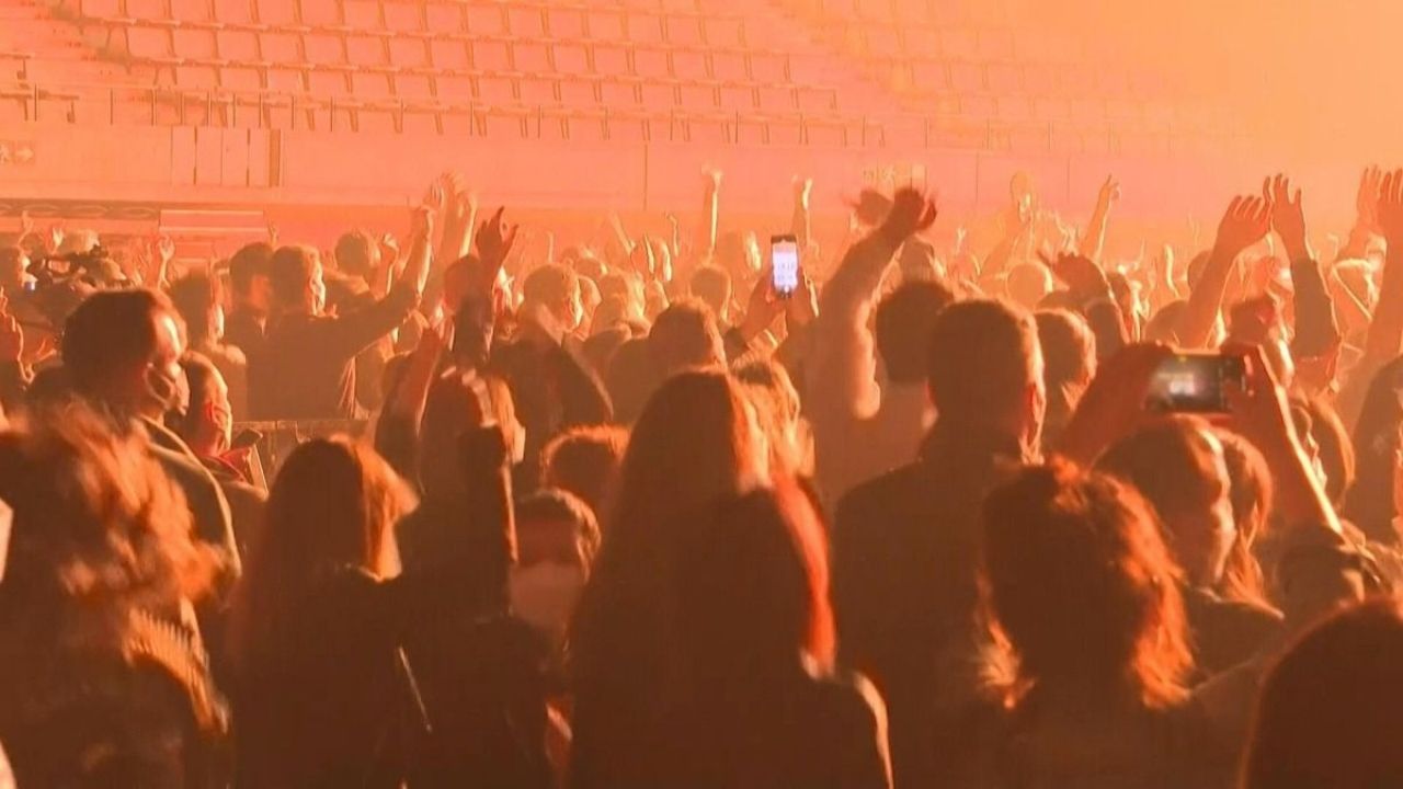 Reino Unido pedirá estar vacunado para ir a discotecas o eventos desde septiembre