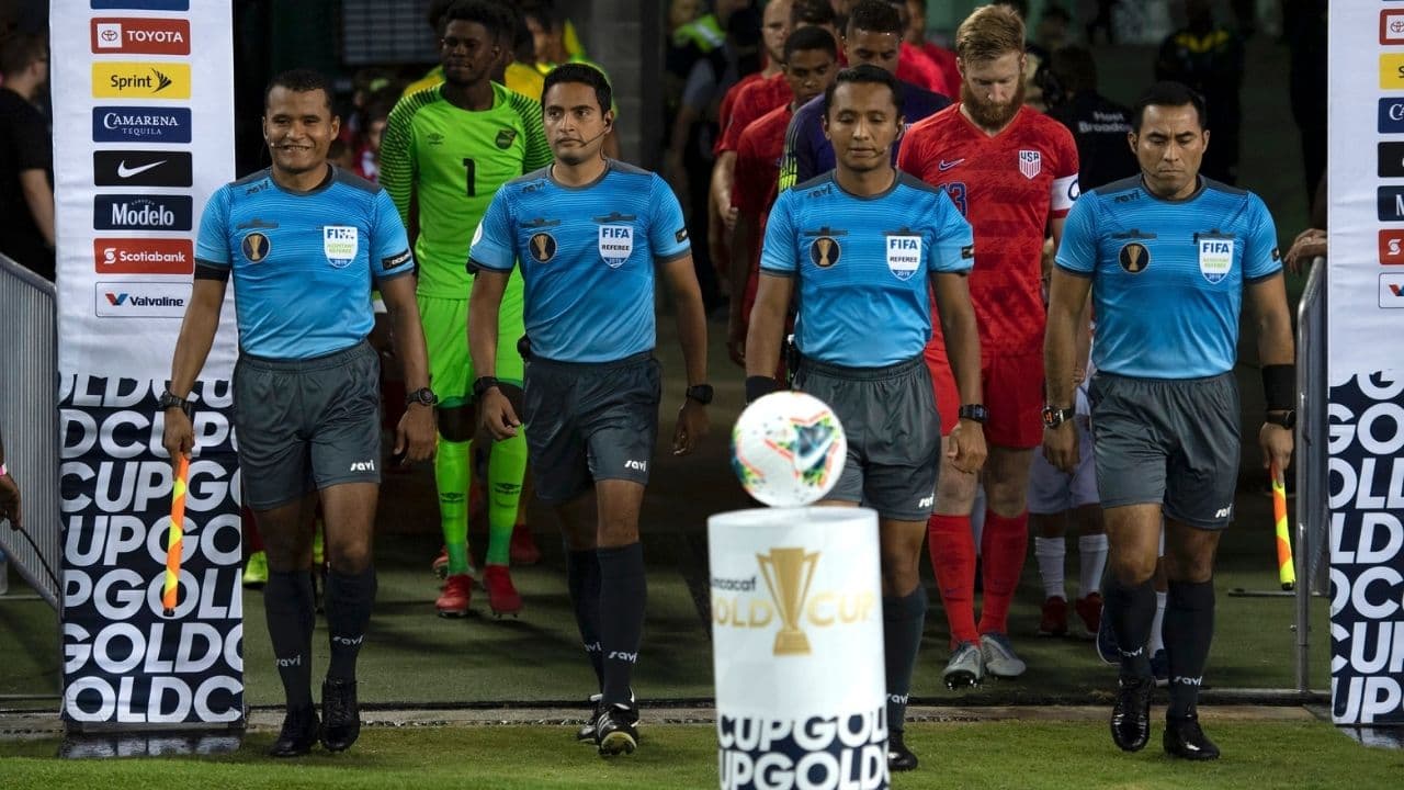 ¡Debutó con paso firme Saíd 'El Matemático' Martínez en la Copa Oro, ¿quiénes son los otros árbitros hondureños en el torneo de Concacaf?