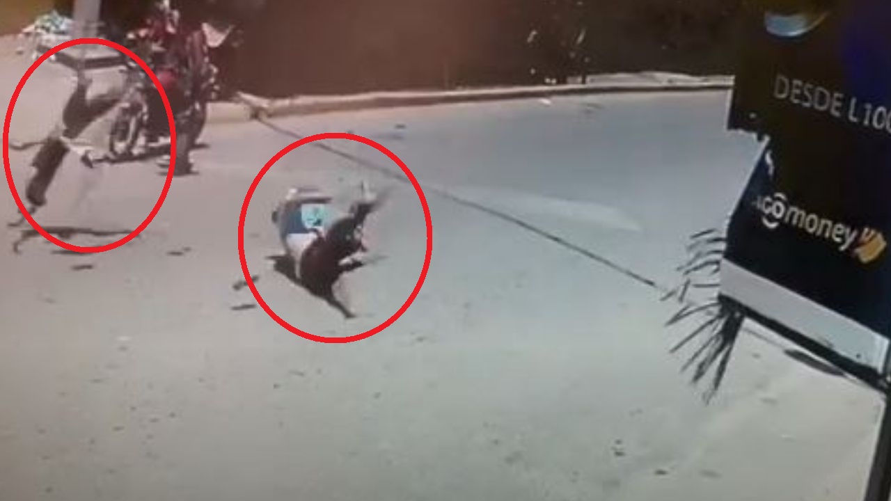 ¡Impactante video! Menor hondureño atropella a abogada: él murió y ella se encuentra grave