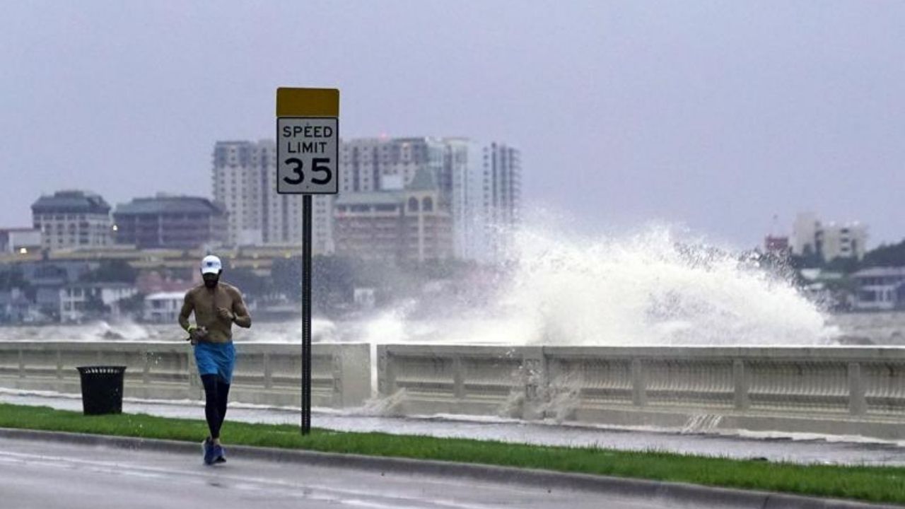 Fuerte lluvias en Nueva York y el noreste de Estados Unidos por tormenta Elsa