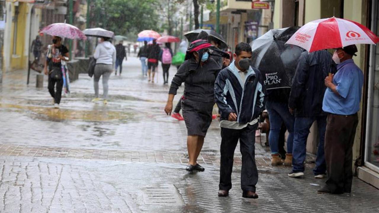 Continúan lluvias en casi todo Honduras generadas por ingreso de onda tropical