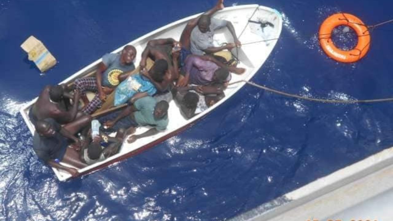 Tripulantes hondureños rescatados habrían lanzado al mar el cuerpo del capitán de la embarcación desaparecida