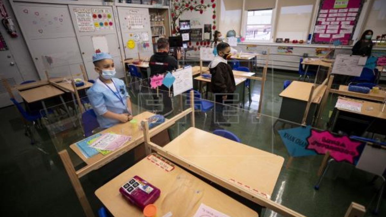 Los estudiantes y profesores vacunados en Estados Unidos no necesitarán mascarillas